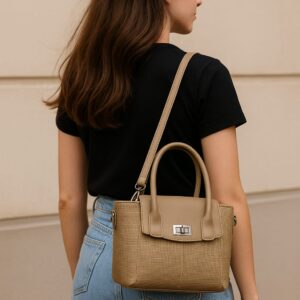 BRANDED HANDBAG For Girls With Beautiful 👜 keychain