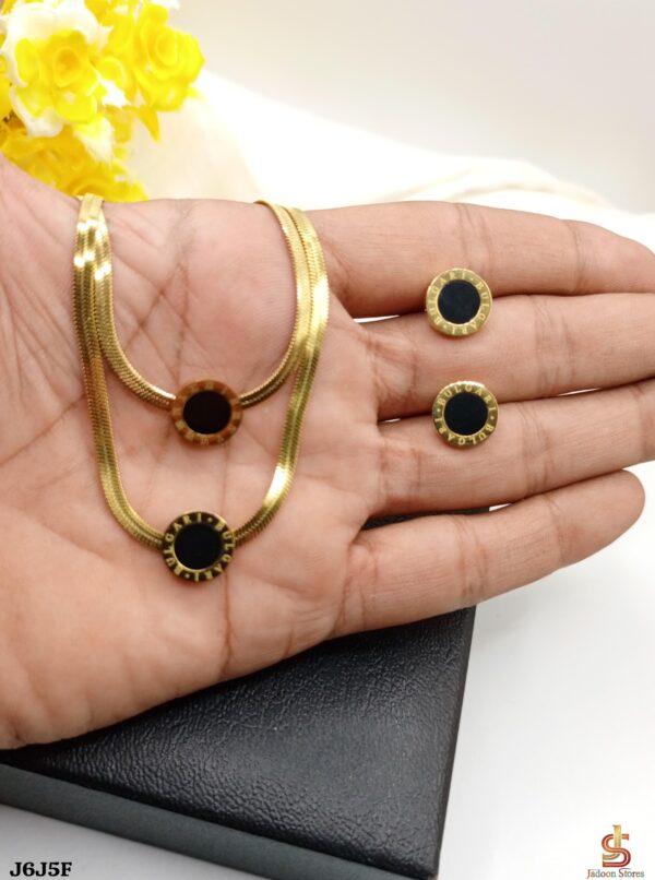 Fancy High Quality BULGARI Locket+Earrings With Bracelet For Her - Image 3